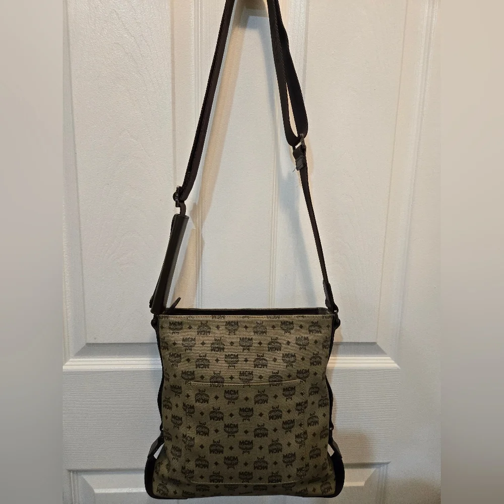 MCM VISETOS MONOGRAM UNISEX MESSENGER BAG-AUTHENTIC - Picture 4 of 14